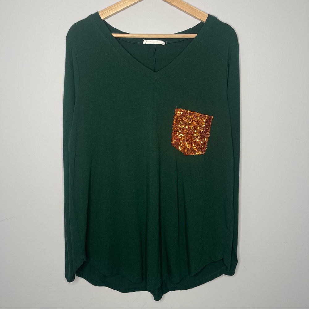 Zenana Long Sleeve V-Neck Green Pocket Tee (X-Large)